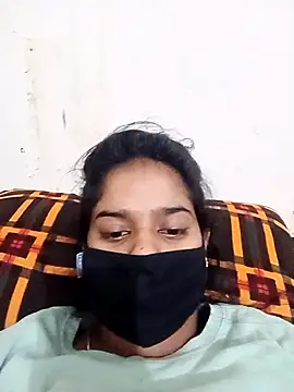 Snapshot of ROSHNI-744 chatting on 10-26-25, 05:57 ROSHNI-744 online show from 10-26-25, 05:57