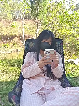 Helen-Tran online show from 02-05-26, 01:23