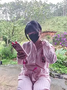 Helen-Tran online show from 11-19-25, 02:22