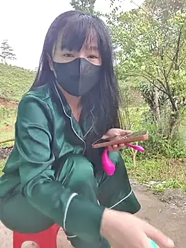 Helen-Tran online show from 10-26-25, 01:28