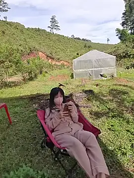 Helen-Tran online show from 10-24-25, 01:26