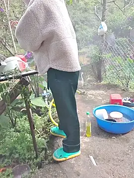 Helen-Tran online show from 10-29-25, 02:54