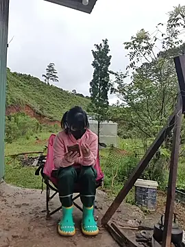 Helen-Tran online show from 10-27-25, 01:39