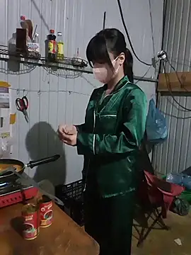 Helen-Tran online show from 10-23-25, 12:04