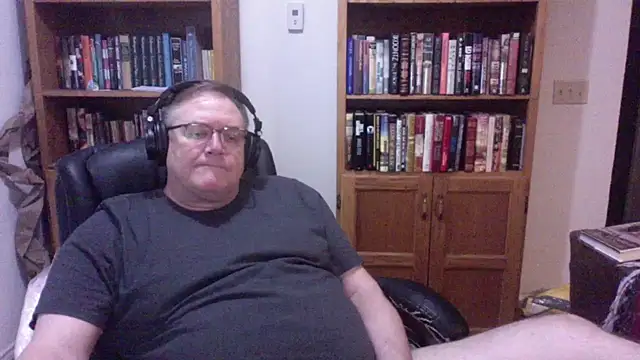 Snapshot of Vinyl22@xh chatting on 07-24-26, 12:17 Vinyl22xh online show from 07-24-26, 12:17