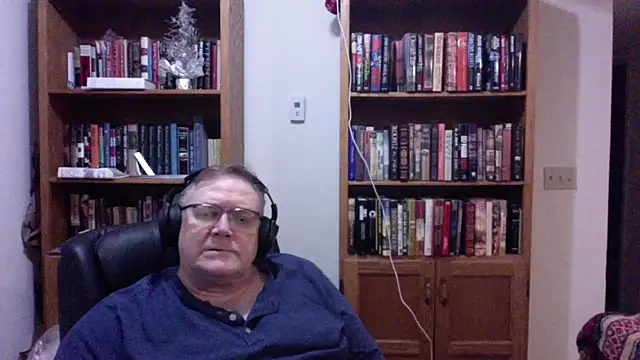 Snapshot of Vinyl22@xh chatting on 06-30-26, 02:00 Vinyl22xh online show from 06-30-26, 02:00