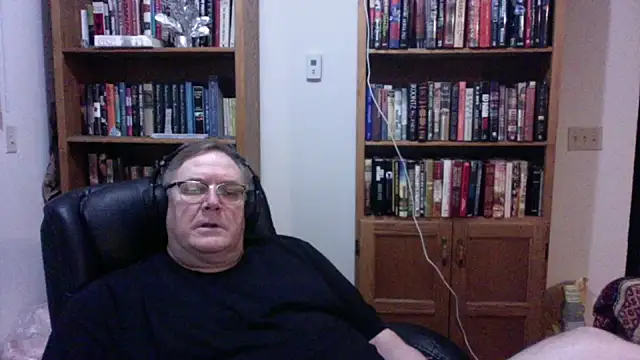 Snapshot of Vinyl22@xh chatting on 06-19-26, 03:56 Vinyl22xh online show from 06-19-26, 03:56