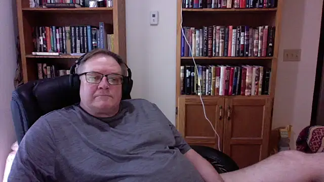 Snapshot of Vinyl22@xh chatting on 06-16-26, 12:10 Vinyl22xh online show from 06-16-26, 12:10