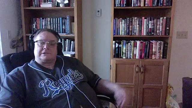 Snapshot of Vinyl22@xh chatting on 07-22-26, 12:12 Vinyl22xh online show from 07-22-26, 12:12