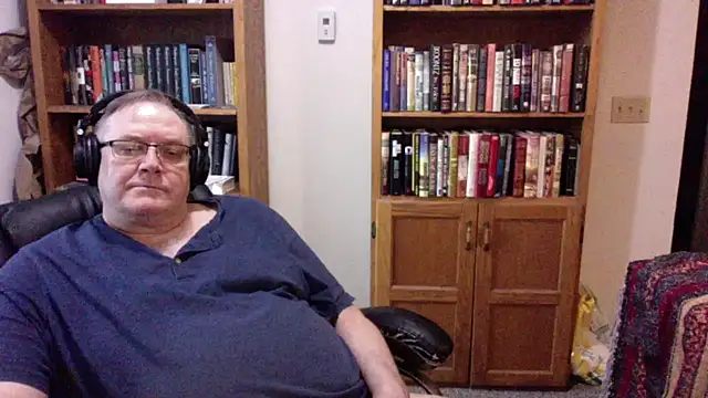 Snapshot of Vinyl22@xh chatting on 07-16-26, 01:02 Vinyl22xh online show from 07-16-26, 01:02