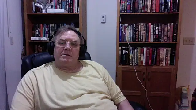 Snapshot of Vinyl22@xh chatting on 06-22-26, 03:01 Vinyl22xh online show from 06-22-26, 03:01