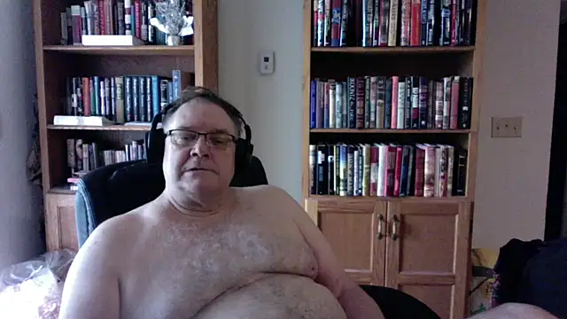 Snapshot of Vinyl22@xh chatting on 07-10-26, 04:51 Vinyl22xh online show from 07-10-26, 04:51