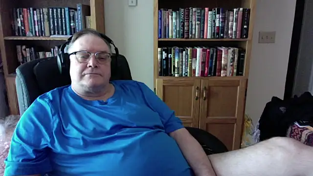 Snapshot of Vinyl22@xh chatting on 07-14-26, 06:03 Vinyl22xh online show from 07-14-26, 06:03