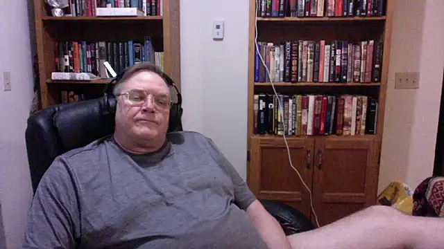 Snapshot of Vinyl22@xh chatting on 06-27-26, 02:06 Vinyl22xh online show from 06-27-26, 02:06