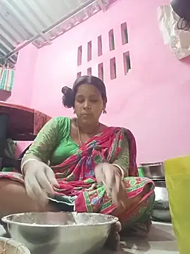 Snapshot of reya743 chatting on 02-22-26, 01:35 reya743 online show from 02-22-26, 01:35