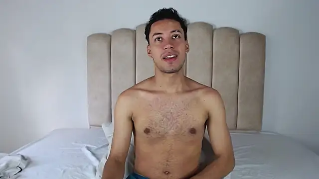 Snapshot of aroncooper1 chatting on 11-11-25, 09:09 aroncooper1 online show from 11-11-25, 09:09