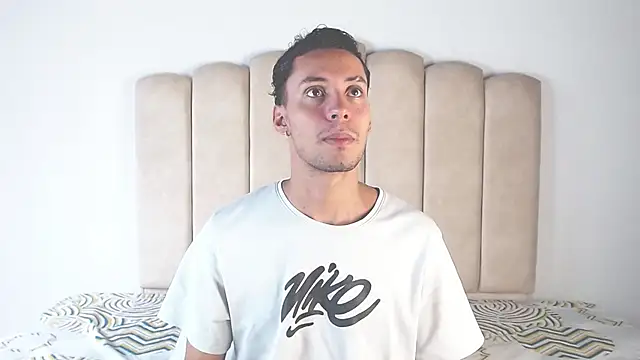 Snapshot of aroncooper1 chatting on 11-02-25, 08:14 aroncooper1 online show from 11-02-25, 08:14