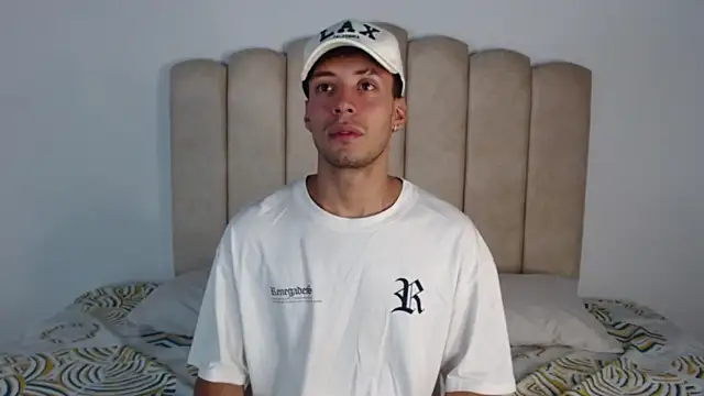 Snapshot of aroncooper1 chatting on 11-01-25, 11:09 aroncooper1 online show from 11-01-25, 11:09