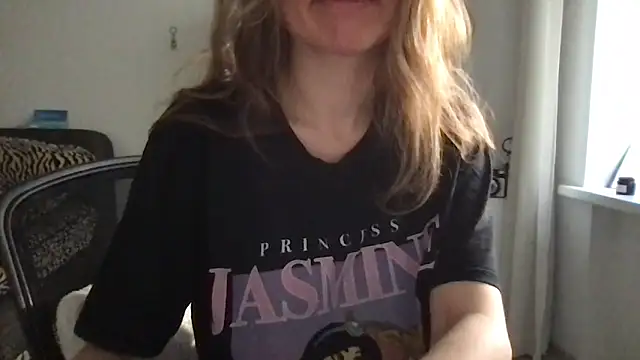 Snapshot of Marivell chatting on 10-03-25, 01:34 Marivell online show from 10-03-25, 01:34