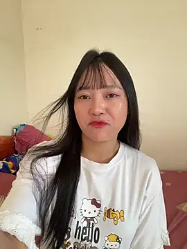 Snapshot of Be_xinh chatting on 10-16-25, 03:15 Be xinh online show from 10-16-25, 03:15