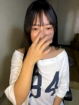 Snapshot of Be_xinh chatting on 10-22-25, 03:11 Be xinh online show from 10-22-25, 03:11