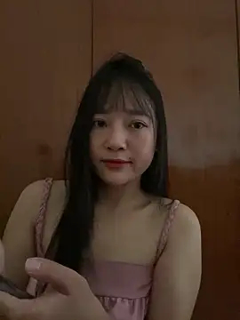 Snapshot of Be_xinh chatting on 10-20-25, 06:48 Be xinh online show from 10-20-25, 06:48