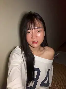 Snapshot of Be_xinh chatting on 09-30-25, 04:24 Be xinh online show from 09-30-25, 04:24