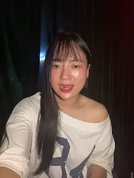 Snapshot of Be_xinh chatting on 10-02-25, 04:21 Be xinh online show from 10-02-25, 04:21