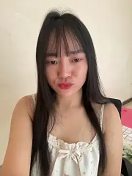 Snapshot of Be_xinh chatting on 10-31-25, 02:52 Be xinh online show from 10-31-25, 02:52