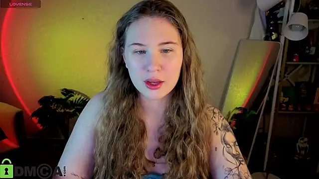 Snapshot of Elsie_Cutties chatting on 04-27-26, 01:14 Elsie Cutties online show from 04-27-26, 01:14