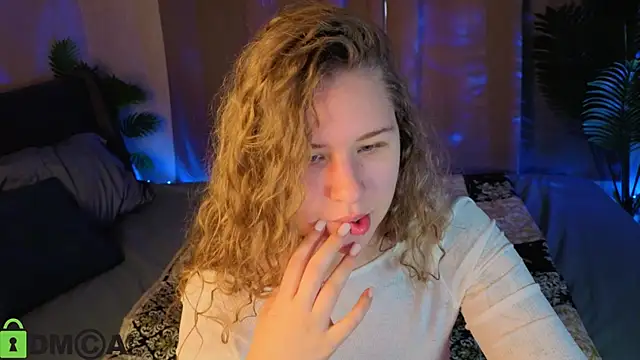Snapshot of Elsie_Cutties chatting on 05-31-26, 01:11 Elsie Cutties online show from 05-31-26, 01:11