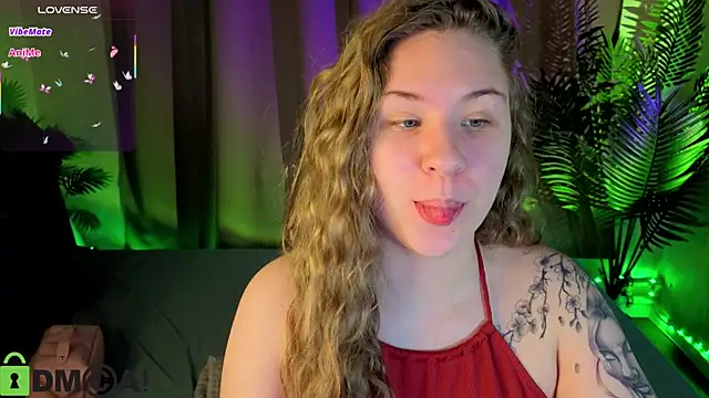 Snapshot of Elsie_Cutties chatting on 05-27-26, 01:15 Elsie Cutties online show from 05-27-26, 01:15