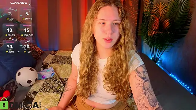 Snapshot of Elsie_Cutties chatting on 06-19-26, 01:11 Elsie Cutties online show from 06-19-26, 01:11