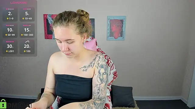 Elsie Cutties online show from 10-27-25, 01:06