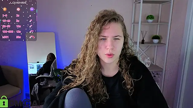 Elsie Cutties online show from 12-14-25, 01:01