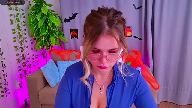 KellyHayden online show from 10-25-25, 03:34