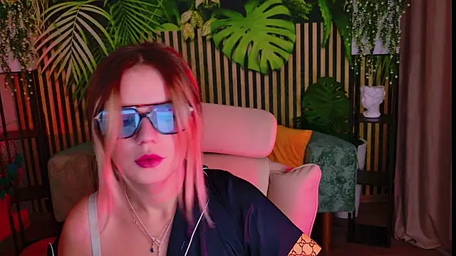Snapshot of KellyHayden chatting on 10-14-25, 11:11 KellyHayden online show from 10-14-25, 11:11