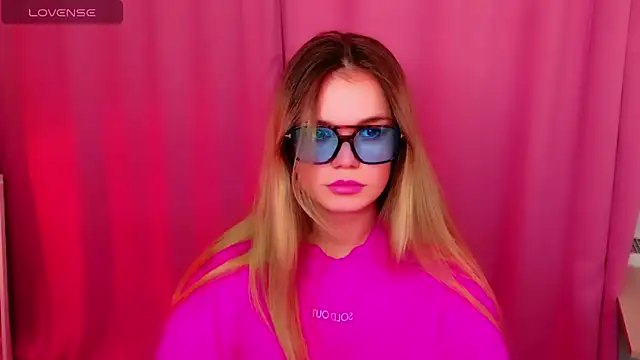 KellyHayden online show from 11-30-25, 06:19