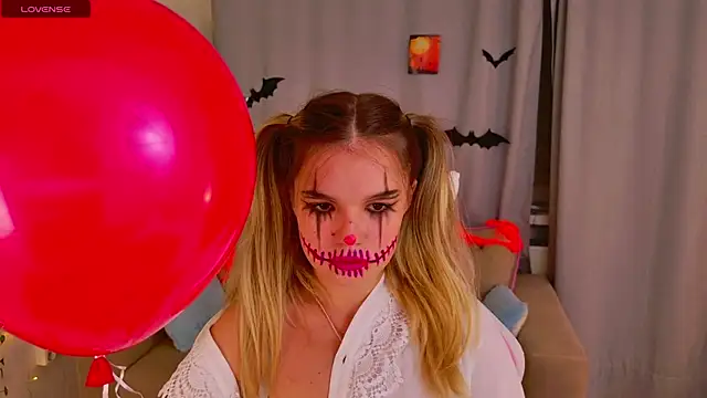 KellyHayden online show from 10-31-25, 05:31