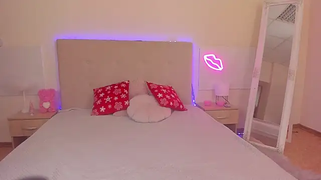 TrishaDarks online show from 01-12-26, 06:31