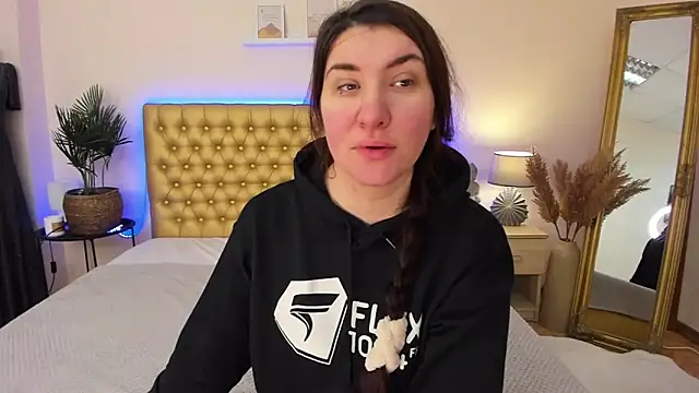 TrishaDarks online show from 02-01-26, 06:22