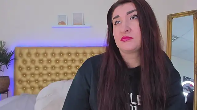 TrishaDarks online show from 04-07-26, 05:09