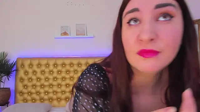 TrishaDarks online show from 04-06-26, 06:03