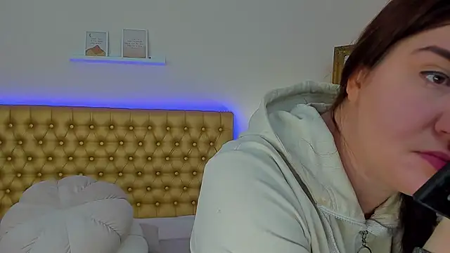 TrishaDarks online show from 04-10-26, 05:03