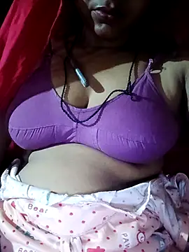 Snapshot of BHABHI_MALLU chatting on 10-05-25, 04:42 BHABHI MALLU online show from 10-05-25, 04:42
