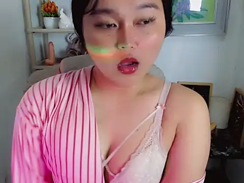 Eyes-on-me online show from 06-11-26, 01:05
