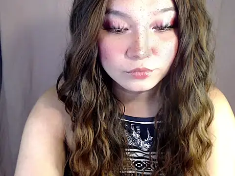 Eyes-on-me online show from 11-23-25, 04:17