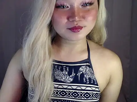 Eyes-on-me online show from 10-21-25, 05:56