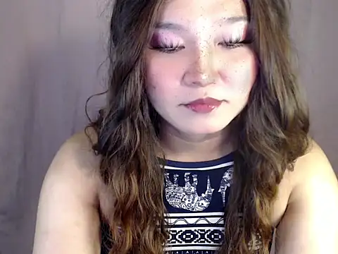 Eyes-on-me online show from 11-28-25, 04:51