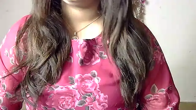 Snapshot of Aaliya02 chatting on 06-16-26, 10:37 Aaliya02 online show from 06-16-26, 10:37